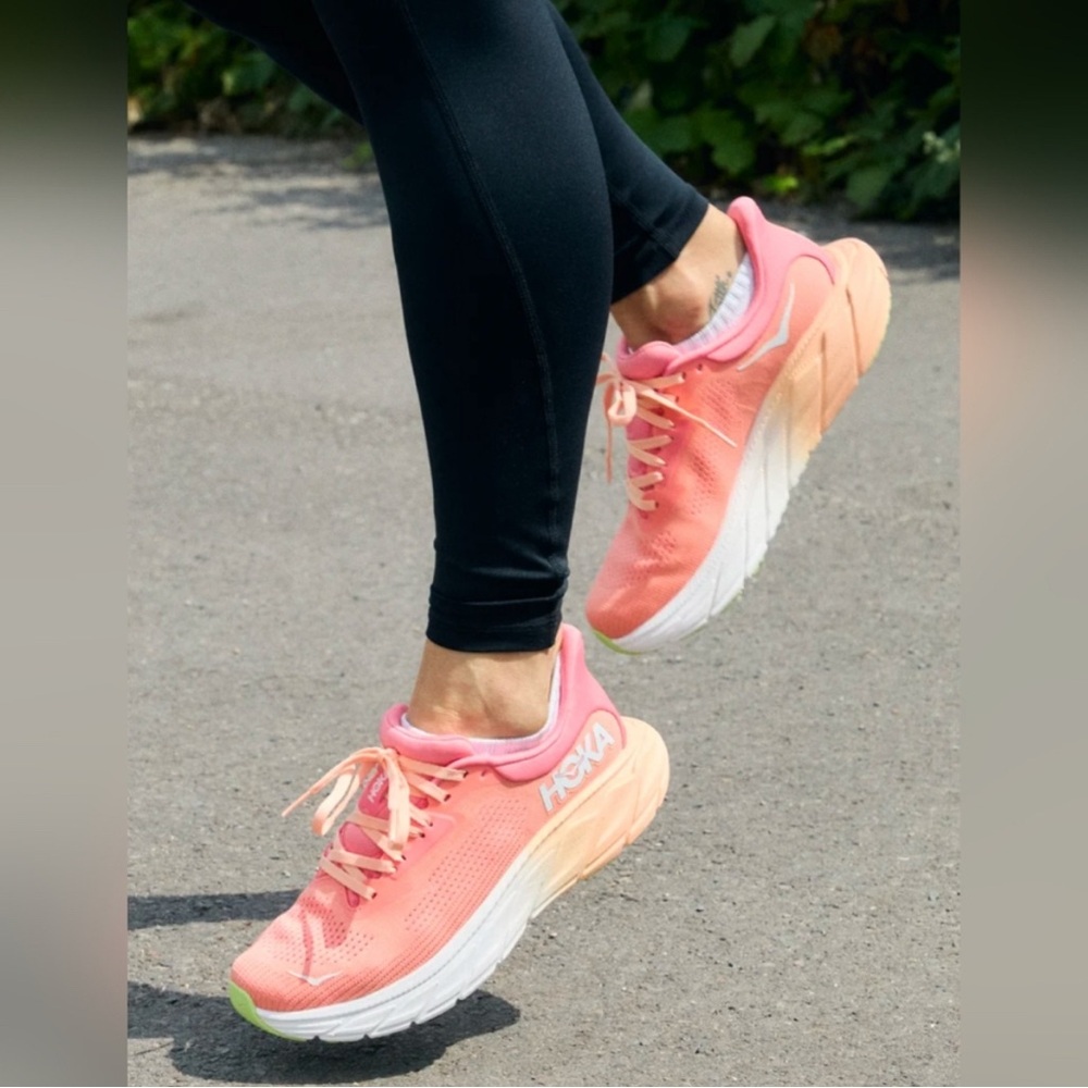SOLD- Hoka Arahi 7 NEW IN BOX! - Picture 1 of 5